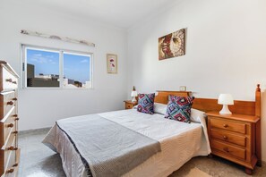 3 bedrooms, travel cot, free WiFi