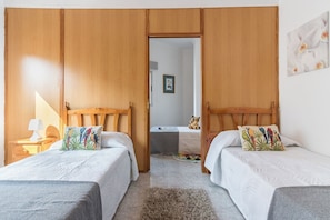 3 makuuhuonetta, vauvan matkasänky, ilmainen Wi-Fi