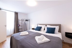 2 habitaciones, escritorio, tabla de planchar con plancha y wifi 