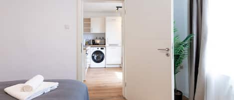 2 Schlafzimmer, Schreibtisch, Bügeleisen/Bügelbrett, WLAN