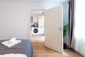 2 bedrooms, desk, iron/ironing board, WiFi