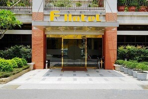 Luokittelematon kuva, 3 kautta 3, painike