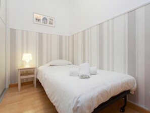 2 habitaciones, tabla de planchar con plancha, wifi y ropa de cama