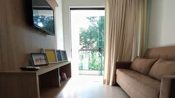 Apartamento luxo, vista para o jardim | Cofres nos quartos, cortinas blackout, Wi-Fi de cortesia