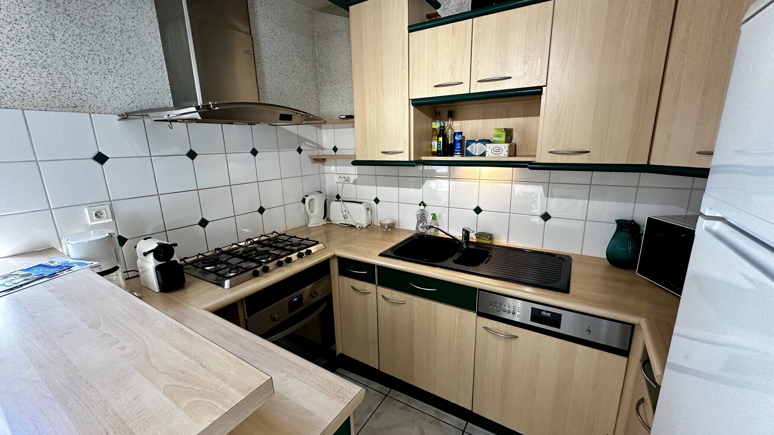 Réfrigérateur, micro-ondes, four, lave-vaisselle