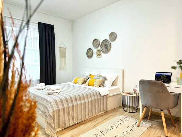1 habitación, tabla de planchar con plancha, wifi y ropa de cama