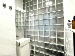 Shower, hair dryer, bidet, towels - Fully equipped 1-bedroom apartment located in the heart of Sofia (Sofia)