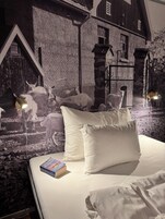 Single Room | Down comforters, pillowtop beds, free WiFi, bed sheets