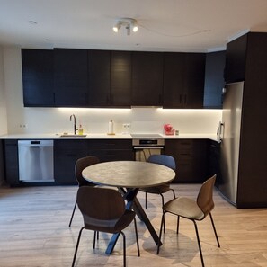 Dining - Quiet Studio: Next to nature (Reykjavík)