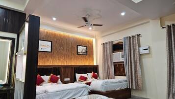 1 bedroom, desk, free WiFi, bed sheets