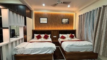 1 bedroom, desk, free WiFi, bed sheets