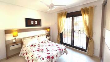 2 bedrooms, iron/ironing board, free WiFi, bed sheets