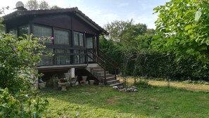 Property grounds - Chalet at the end of the world.    (Cormot-Vauchignon)