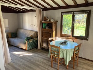 Dining - Chalet at the end of the world.    (Cormot-Vauchignon)