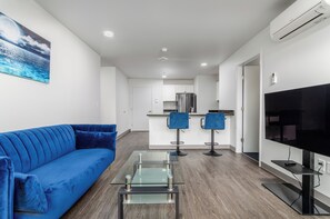 Smart TV - Grand Monarch! Luxury Boutique Living! Best for Extended Stays! (Johnson City)