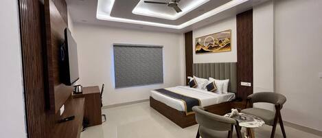 Deluxe Double or Twin Room | Desk, laptop workspace, free WiFi