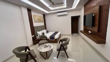 豪華雙人或雙床房 | 書桌、筆電工作空間、免費無線上網