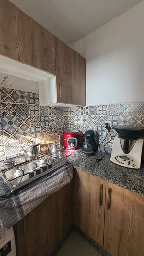 Fridge, oven, stovetop, coffee/tea maker - Agadir Anza plage  (Anza)