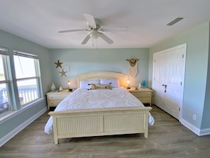 5 bedrooms, desk, iron/ironing board, free WiFi