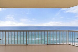 Property grounds - End Unit, Wrap Around balcony with incredible views (Panama City Beach)