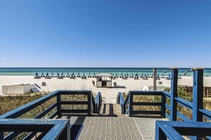 On the beach - End Unit, Wrap Around balcony with incredible views (Panama City Beach)