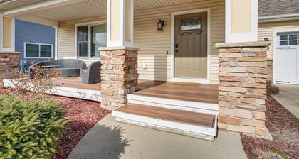 Charming Kalamazoo Home w/ Yard: 1 Mi to Downtown!