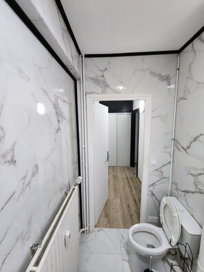 ヘアドライヤー、タオル、石鹸、シャンプー