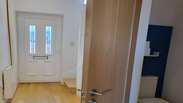 Secador de pelo, toallas