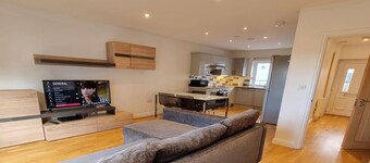 Stylish 2-Bed House | Gated Community | Garden & Netflix