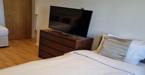 2 chambres, fer et planche Ă repasser, Wi-Fi gratuit, draps fournis