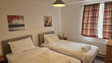 2 quartos, ferros/tábuas de passar roupa, Wi-Fi de cortesia