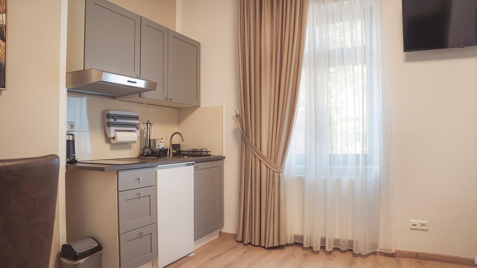 Suite, eigenes Bad | Eigene Küche | Mini-Kühlschrank, Mikrowelle, Herdplatte, Geschirrspüler