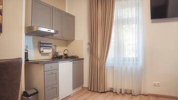 Suite, eigenes Bad | Eigene Küche | Mini-Kühlschrank, Mikrowelle, Herdplatte, Geschirrspüler