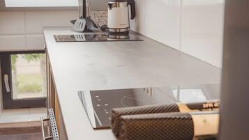 Suite, eigenes Bad | Eigene Küche | Mini-Kühlschrank, Mikrowelle, Herdplatte, Geschirrspüler