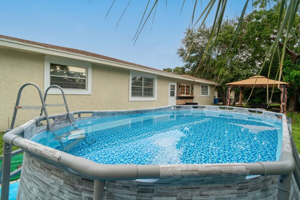 Pool - 4BR Naples Getaway – Pool, Gazebo & Near Beach (Naples)