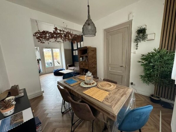 Dining - Les Fontinettes - Quartier Calme/cour (Calais)