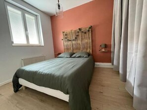 2 bedrooms, iron/ironing board, WiFi, bed sheets - Les Fontinettes - Quartier Calme/cour (Calais)