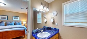 Hair dryer, towels - SAND DOLLAR DAYS at Seaside Beach (Seaside)