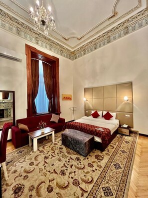 高級寢具、書桌、筆電工作空間、免費無線上網