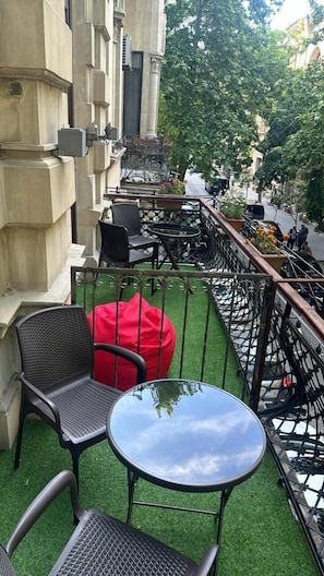 Premium bedding, desk, laptop workspace, free WiFi