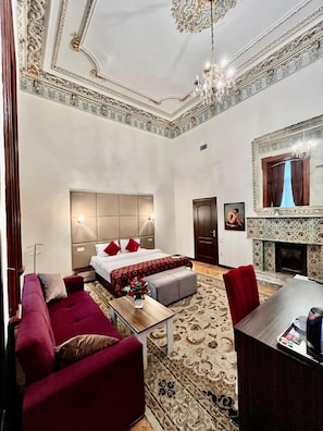 Premium bedding, desk, laptop workspace, free WiFi