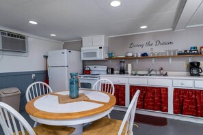 Vaisselle et ustensiles