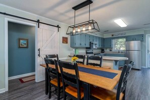 Cookware/dishes/utensils - Edisto Beach House with Lift and Private Studio (Edisto Island)