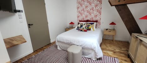 1 habitación, tabla de planchar con plancha, wifi y ropa de cama