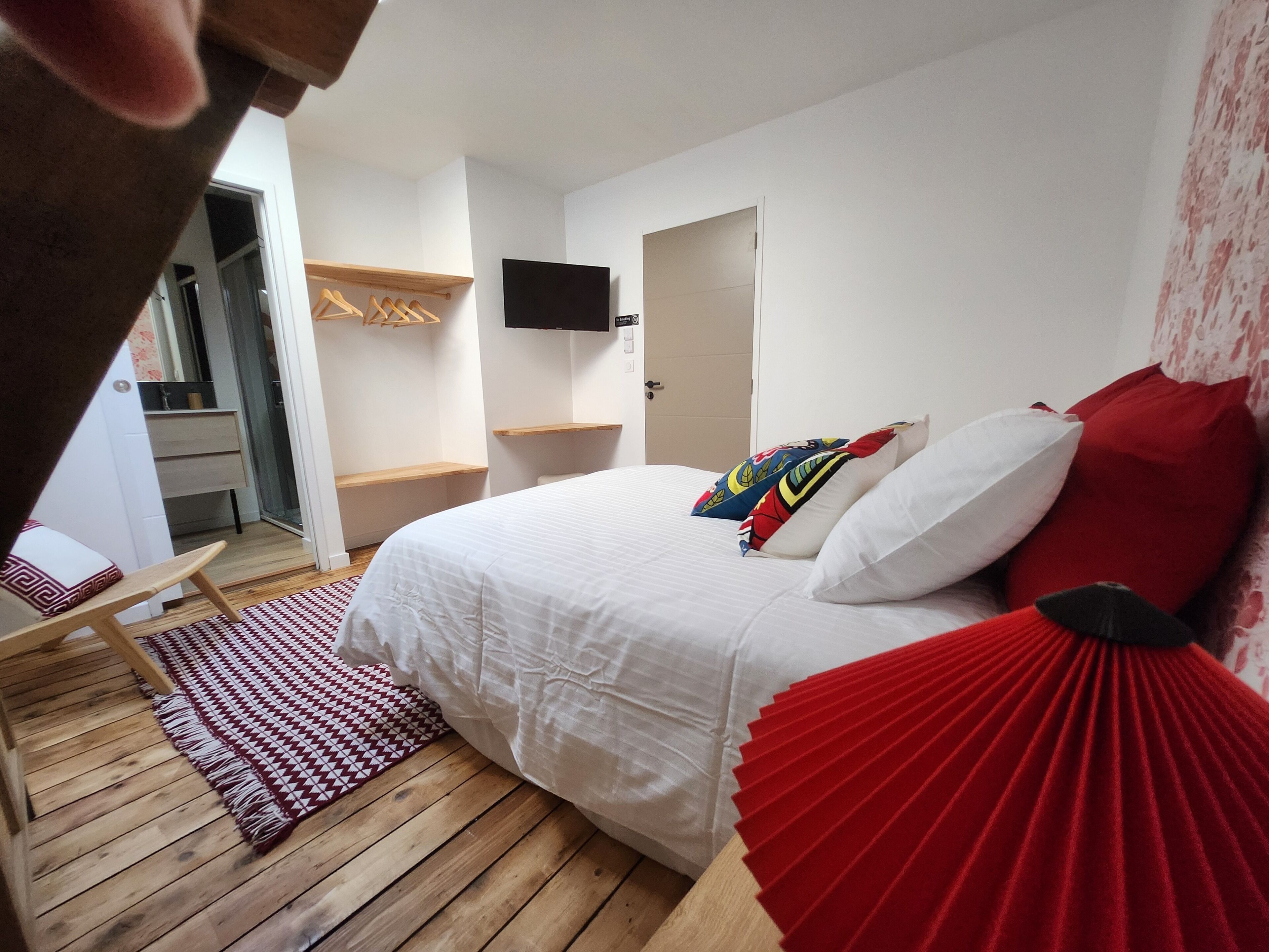 1 slaapkamer, een strijkplank/strijkijzer, wifi, beddengoed