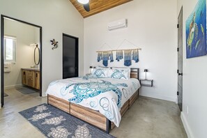 5 bedrooms, iron/ironing board, free WiFi, bed sheets - Blue Lagoon & Mistico Beach Club + Boat Shuttle (San Pedro)