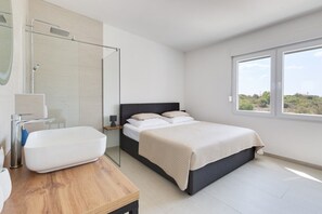 5 Schlafzimmer, Bügeleisen/Bügelbrett, WLAN, Bettwäsche