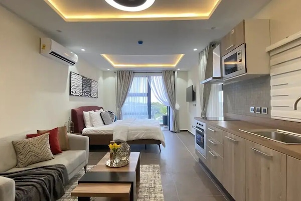 Luxury-Studiosuite, Stadtblick | Bügeleisen/Bügelbrett, kostenloses WLAN