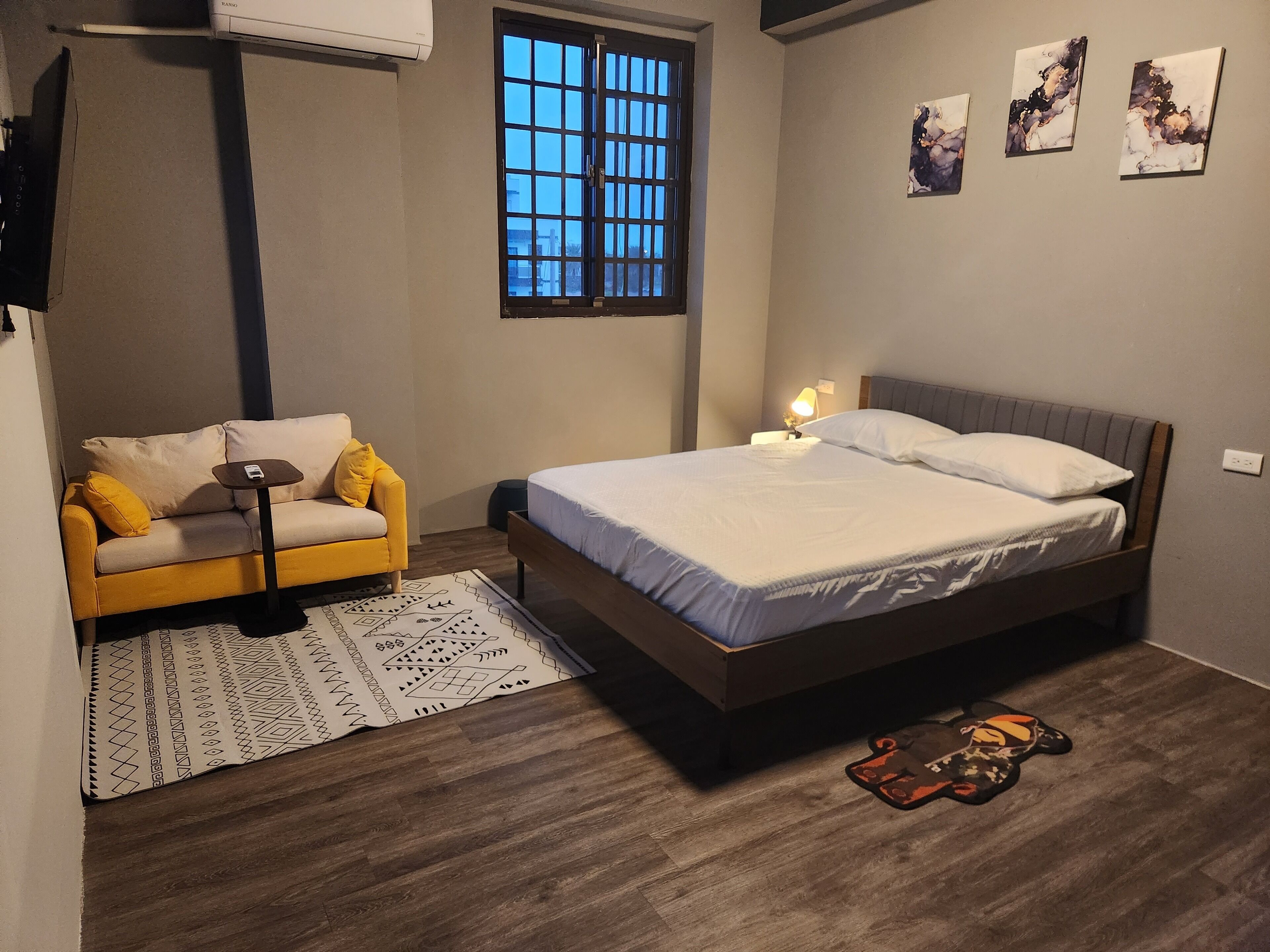 6 bedrooms, premium bedding, pillow-top beds, laptop workspace