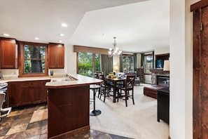 Condo, 2 Bedrooms | Private kitchen | Fridge, oven, coffee/tea maker, toaster